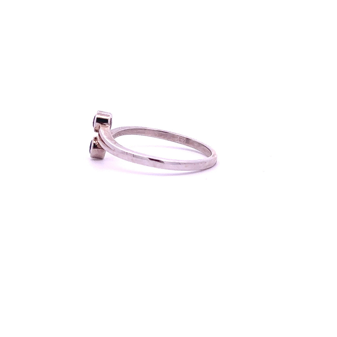 14Kt W-Gold Two Tone Stone Ring w/ Garnet&Sapphire, Size 7.5