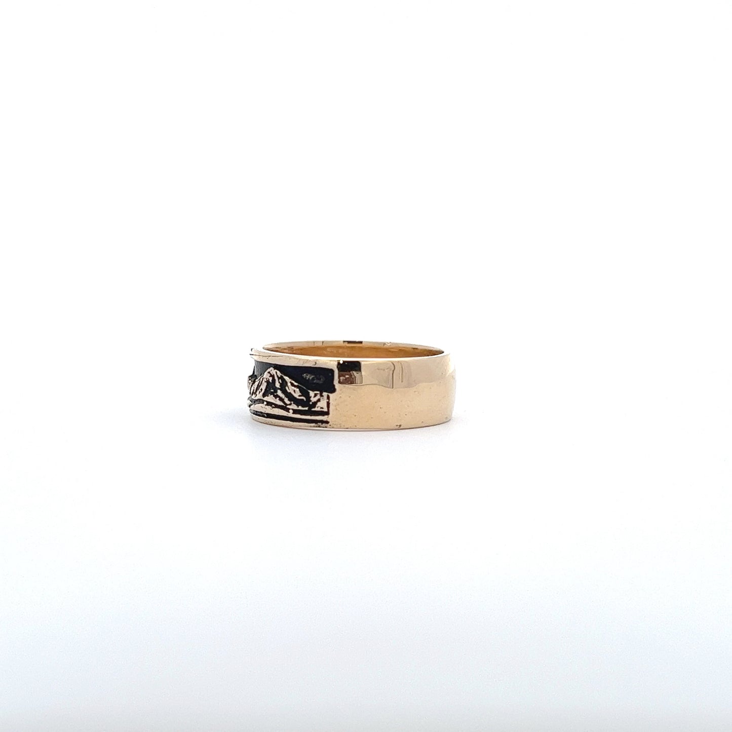 14Kt Y-Gold Mt. Tom Mountain Scene Band. Size 7.5